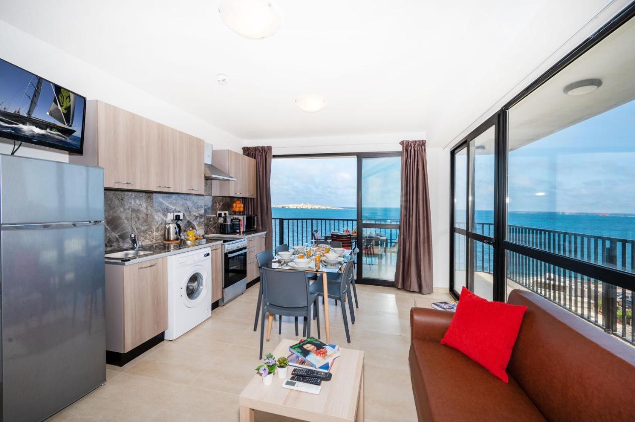Islet Promenade Seafront Apartment With Large Corner Terrace By Getawaysmalta Сент-Полс-Бей Экстерьер фото